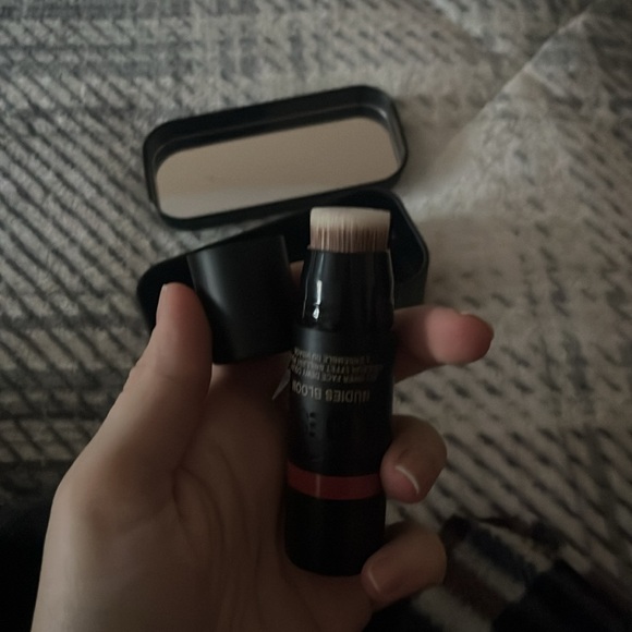 NUDESTIX Dewy Blush Color for Cheeks + Eyes + Lips
with a brush - Picture 8 of 10